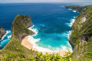 Hiking at Kelingking beach
