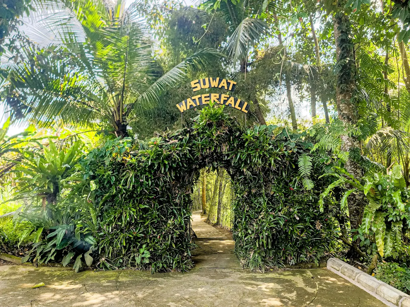 suwat waterfall entrance fee