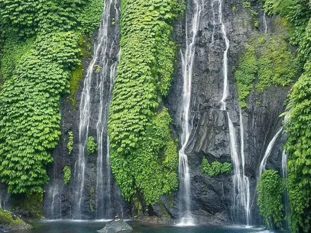 Banyumala-Twin-Waterfalls-1-1